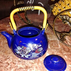 Vintage Ceramic Tea Pot Peacock Design W/bamboo Handle Made In Taiwan